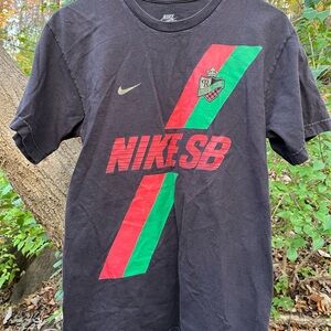 Vintage 2000's Nike SB T-Shirt
Skateboarding Men's Medium Black